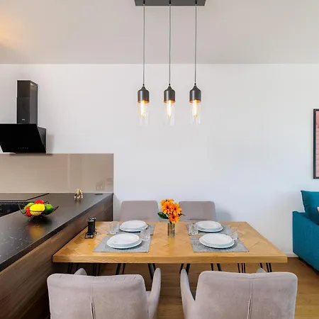 Apartment Sky Park 1 - Castle View From Bed, Luxurious #instaworthy In Downtown Center, Parking Included, Address In Town Pressburg