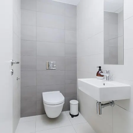 Sky Park 1 - Castle View From Bed, Luxurious #instaworthy In Downtown Center, Parking Included, Address In Town Apartment