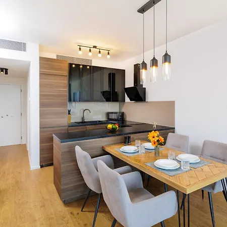 Sky Park 1 - Castle View From Bed, Luxurious #instaworthy In Downtown Center, Parking Included, Address In Town Apartment *