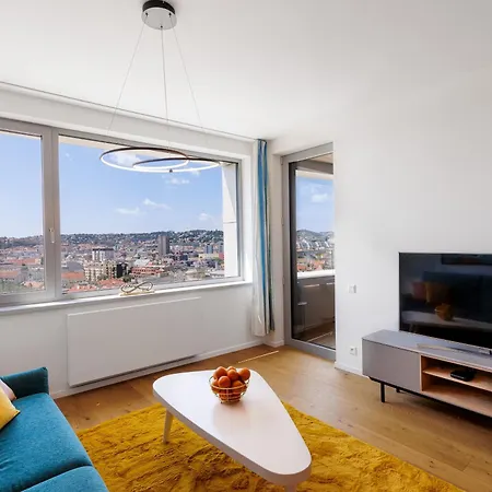 Sky Park 1 - Castle View From Bed, Luxurious #instaworthy In Downtown Center, Parking Included, Address In Town Apartment