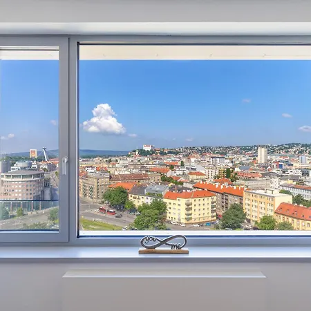 Sky Park 1 - Castle View From Bed, Luxurious #instaworthy In Downtown Center, Parking Included, Address In Town Apartment *