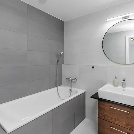 Apartment Sky Park 1 - Castle View From Bed, Luxurious #instaworthy In Downtown Center, Parking Included, Address In Town Pressburg