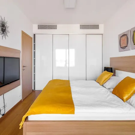 Sky Park 1 - Castle View From Bed, Luxurious #instaworthy In Downtown Center, Parking Included, Address In Town Братислава