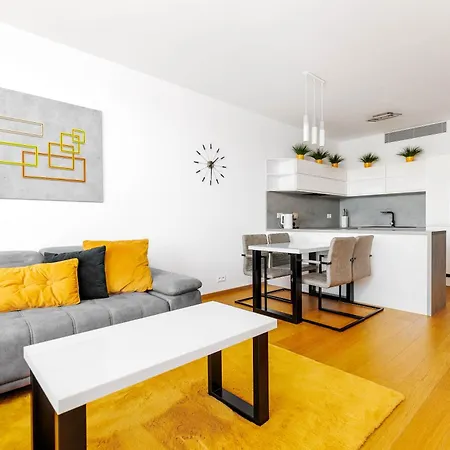 Sky Park 1 - Castle View From Bed, Luxurious #instaworthy In Downtown Center, Parking Included, Address In Town Апартаменти