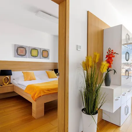Sky Park 1 - Castle View From Bed, Luxurious #instaworthy In Downtown Center, Parking Included, Address In Town Appartamento *