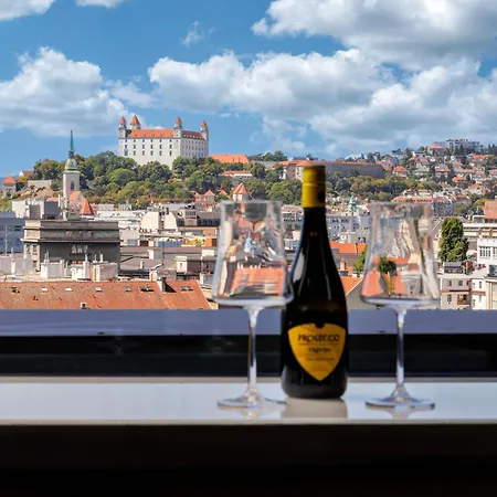Sky Park 1 - Castle View From Bed, Luxurious #instaworthy In Downtown Center, Parking Included, Address In Town Апартаменти *