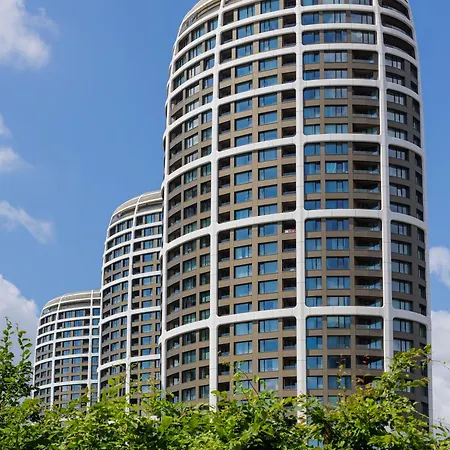 Sky Park 1 - Luxurious #instaworthy In Downtown Center With Included Parking, Address In Town Apartman Pozsony